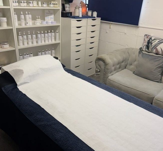 Enjoy a Relaxing Massage Experience with a Qualified Male Therapist