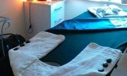FEMALE QUALIFIED MASSEUSE(fromÂŁ40)offers Lomi,Deep t.,Hot stone,Hotoil,Reflexology,Swedish,Head