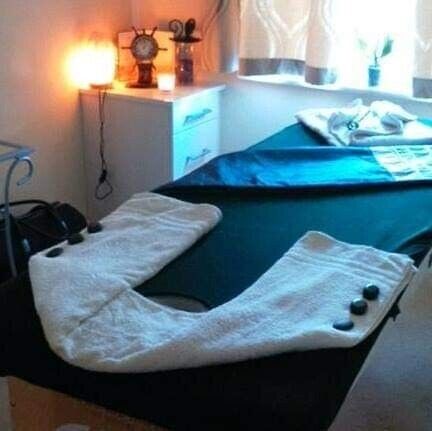 FEMALE QUALIFIED MASSEUSE(from£40)offers Lomi,Deep t.,Hot stone,Hotoil,Reflexology,Swedish,Head