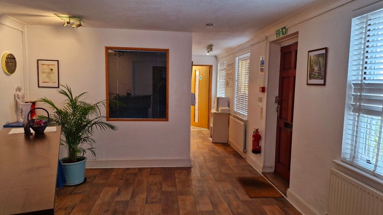 Best  massage New in Purley (4 hand s available)