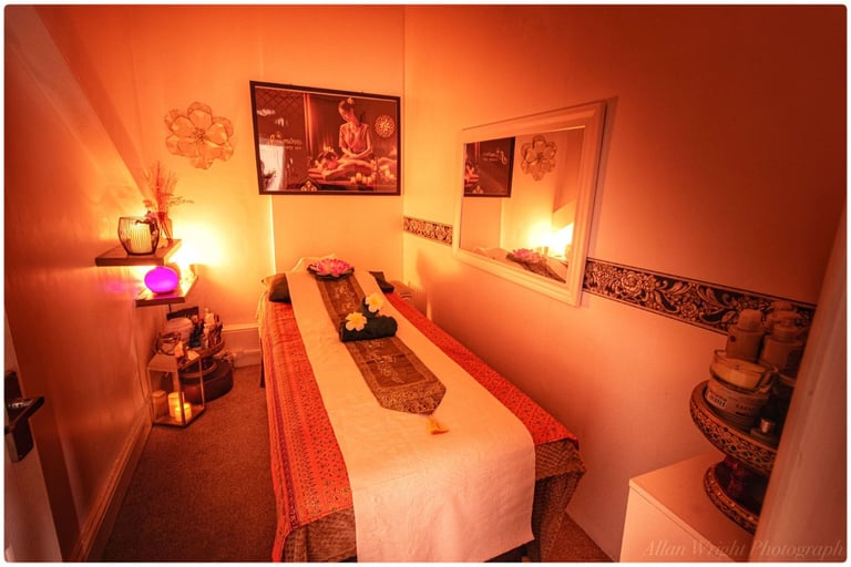 Thai deep tissue and relaxing massage 2 ladies mold