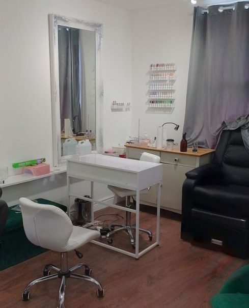 BEAUTY SALON TO RENT! ,  CITY CENTRE. BUSY STREET