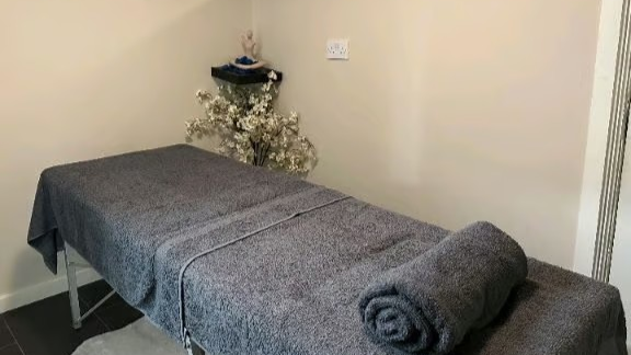 Relax massage by Sarah Wimbledon, London